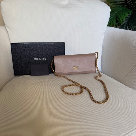 Prada wallet on chain - Picture 1 of 9